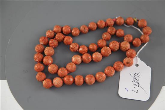 A Chinese coral bead necklace, late 19th / early 20th century, total drop 32.5cm